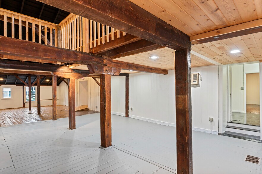 More Photos Of 20704 Ashburn Rd, Ashburn Unknown For Lease