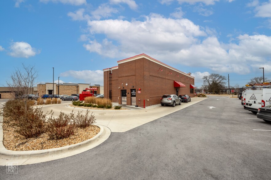 More Photos Of 80 63rd Street, Westmont Fast Food For Lease