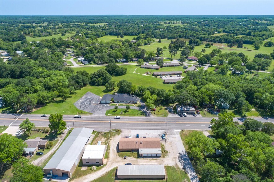More Photos Of 701 E Pine St, Edgewood Flex For Lease