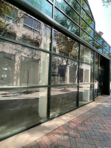 More Photos Of 131-195 W Center Street Promenade, Anaheim Unknown For Lease