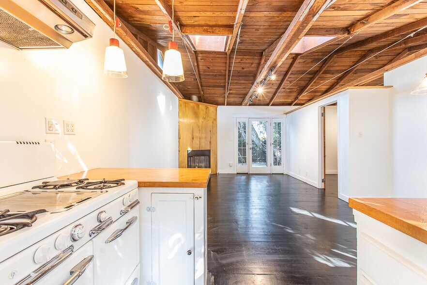 More Photos Of 2008-2020 Strongs Dr, Venice Apartments For Sale