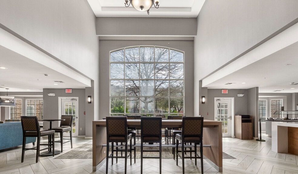 More Photos Of 1611 Airport Commerce Dr, Austin Hotel For Sale