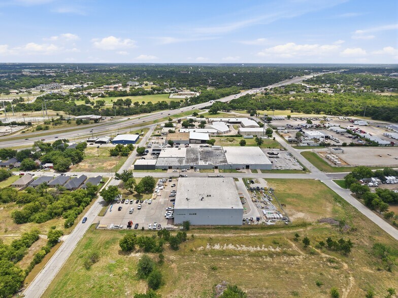 More Photos Of 2000 E Richmond Ave, Fort Worth Warehouse For Lease