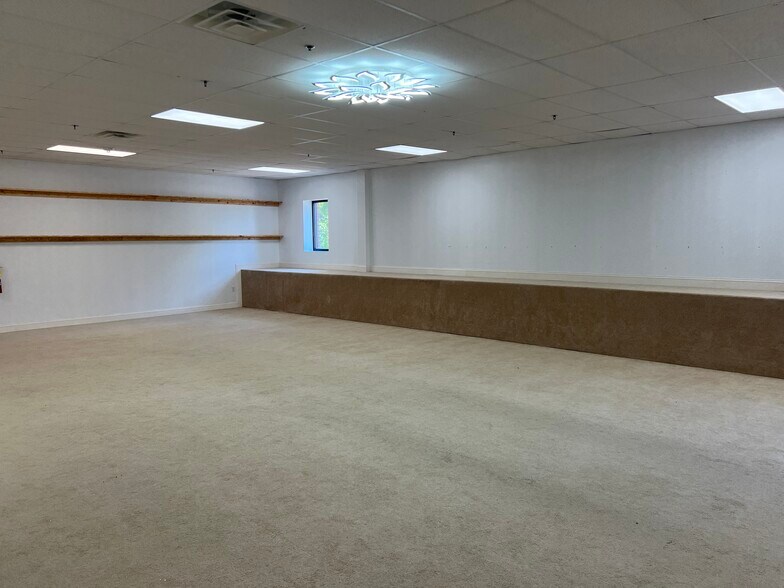 More Photos Of 4388 Sudderth Rd, Buford Warehouse For Sale