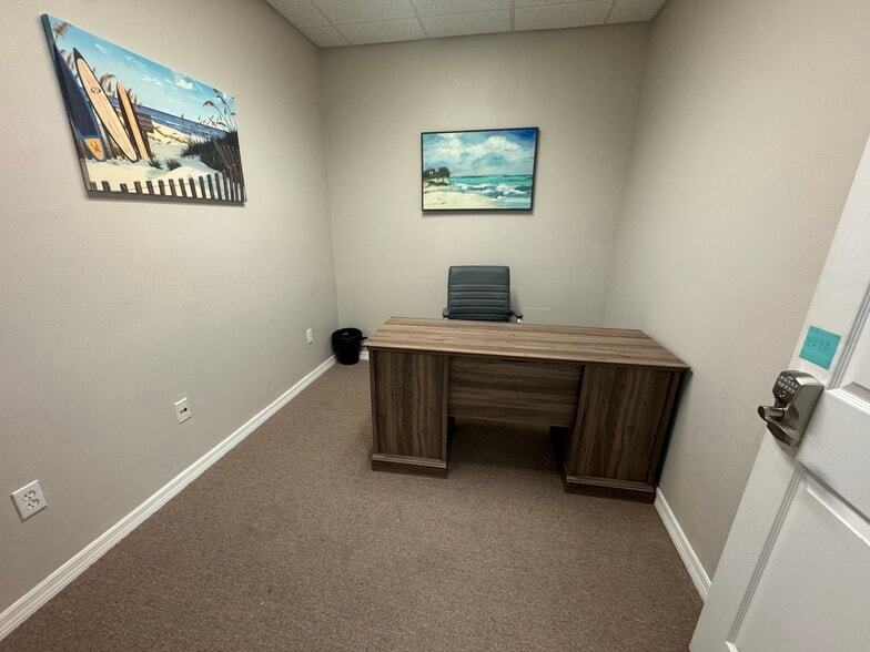 More Photos Of 610-628 SE Central Pky, Stuart Medical For Sale