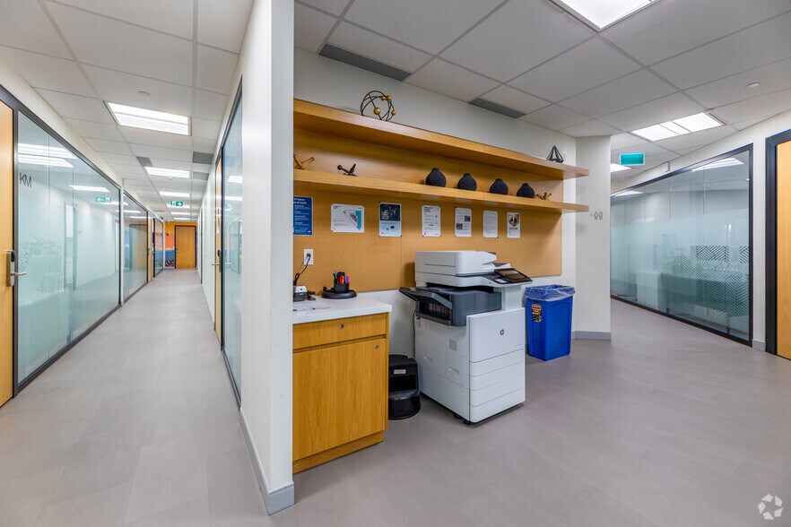 More Photos Of 200 Bay St, Toronto Office For Lease
