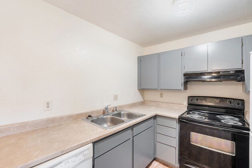 More Photos Of 1841 E Long St, Carson City Apartments For Sale