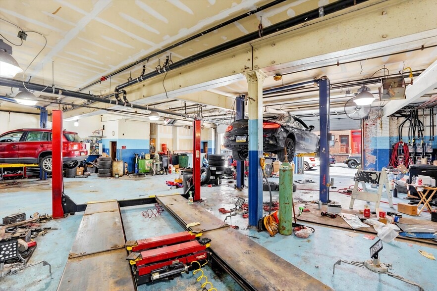 More Photos Of 1400-1414 S Darien St, Philadelphia Auto Repair For Sale