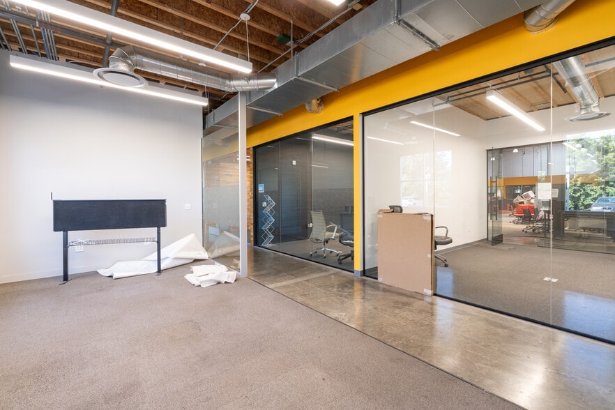 More Photos Of 2710 Media Center Dr, Los Angeles Research And Development For Lease