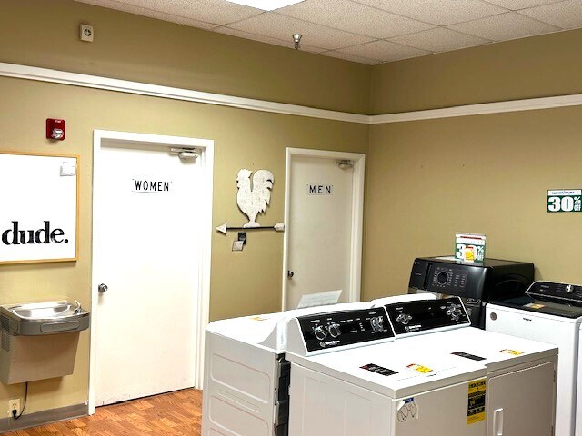More Photos Of 6920 Cortez Rd W, Bradenton General Retail For Lease
