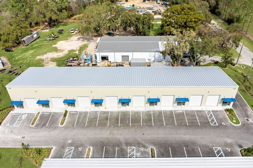 More Photos Of 7120 Sampey Rd, Groveland Business Park For Lease
