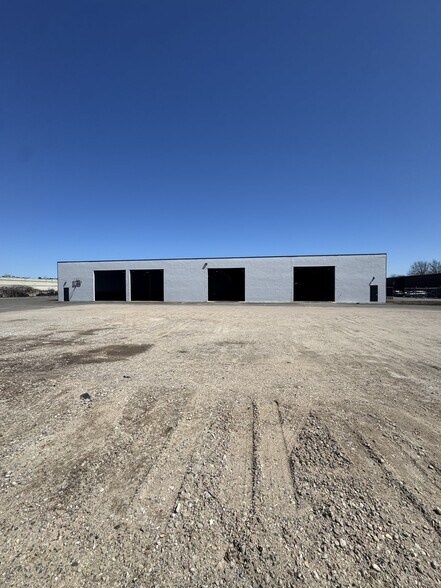 More Photos Of 2150 Fifth Ave, Ronkonkoma Warehouse For Lease