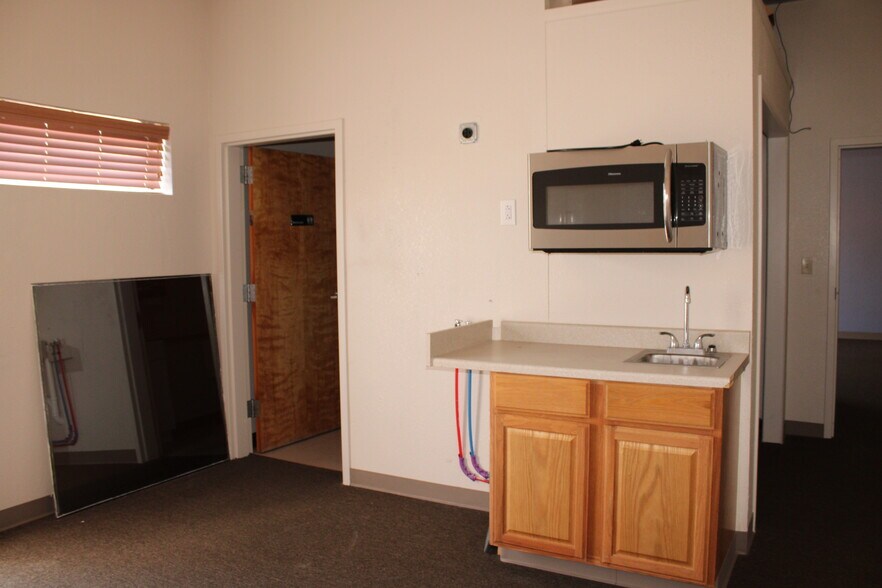 More Photos Of 1275 Anthony Dr, Anthony Medical For Lease