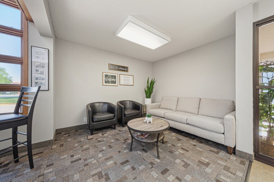 More Photos Of 152 E Pearl St, Owatonna Office For Sale