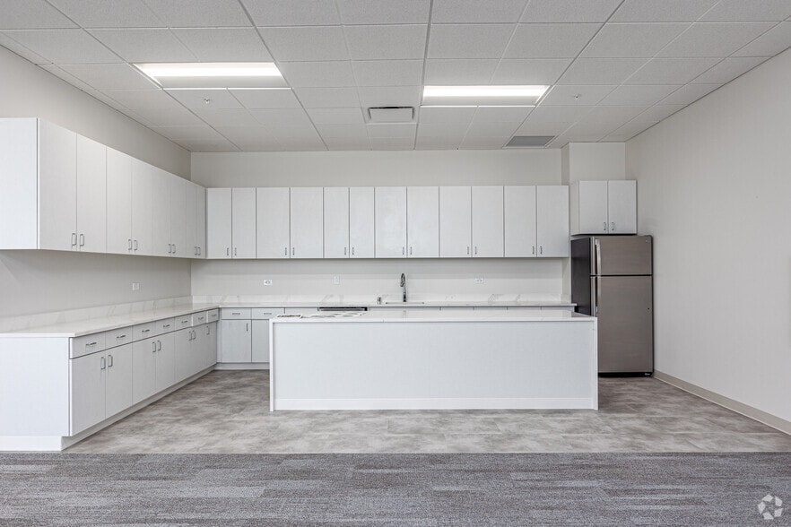 More Photos Of 8560 Belleview Dr, Plano Unknown For Lease