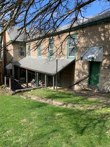 More Photos Of 735 Front St, Catasauqua General Retail For Sale