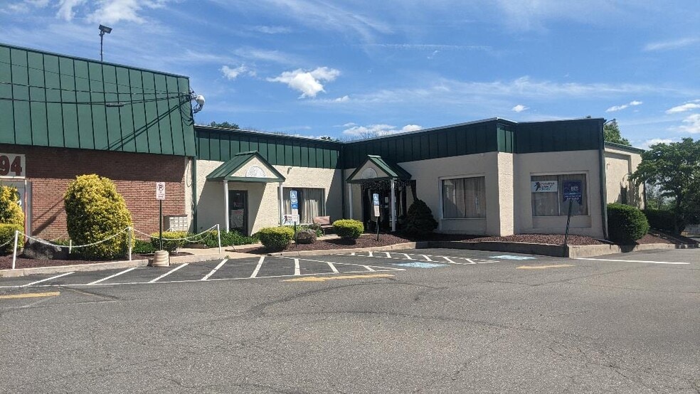 More Photos Of 1494 N Charlotte St, Pottstown General Retail For Lease