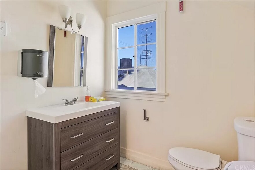 More Photos Of 522 W VERNON Ave, Los Angeles Daycare Center For Sale