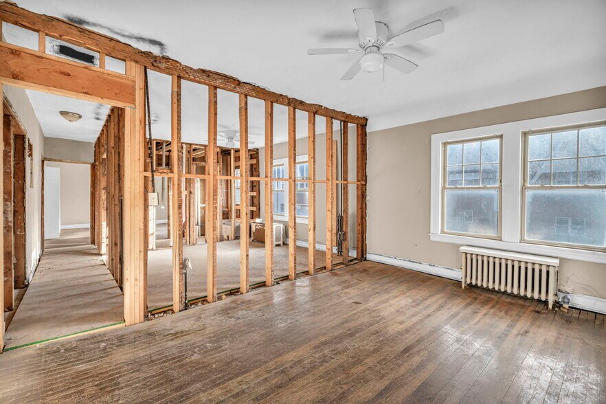 More Photos Of 12065 Edgewater Dr, Lakewood Apartments For Sale