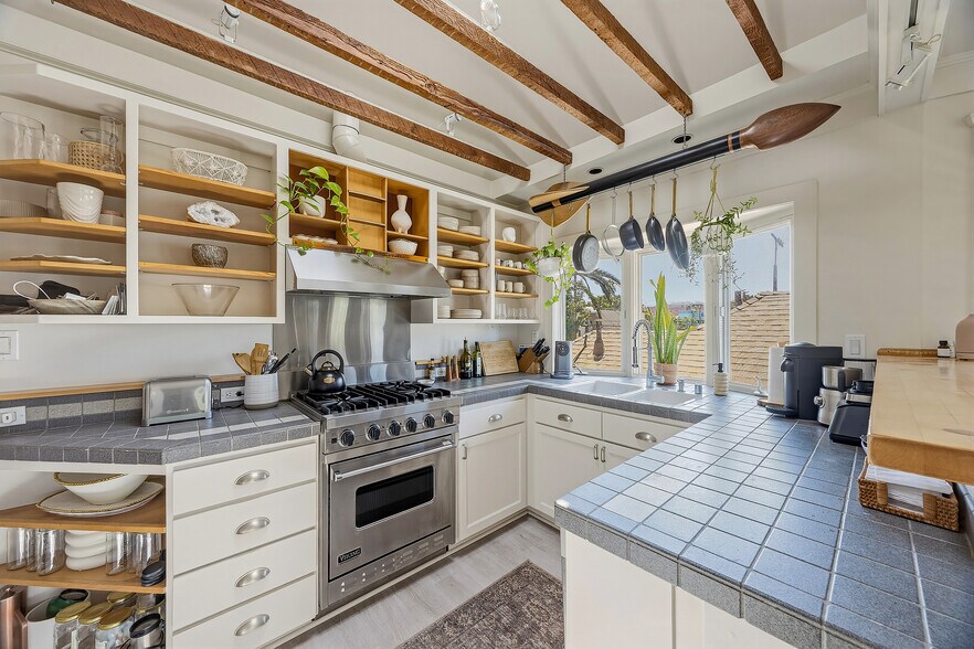 More Photos Of 218 Horizon Ave, Venice Multifamily For Sale