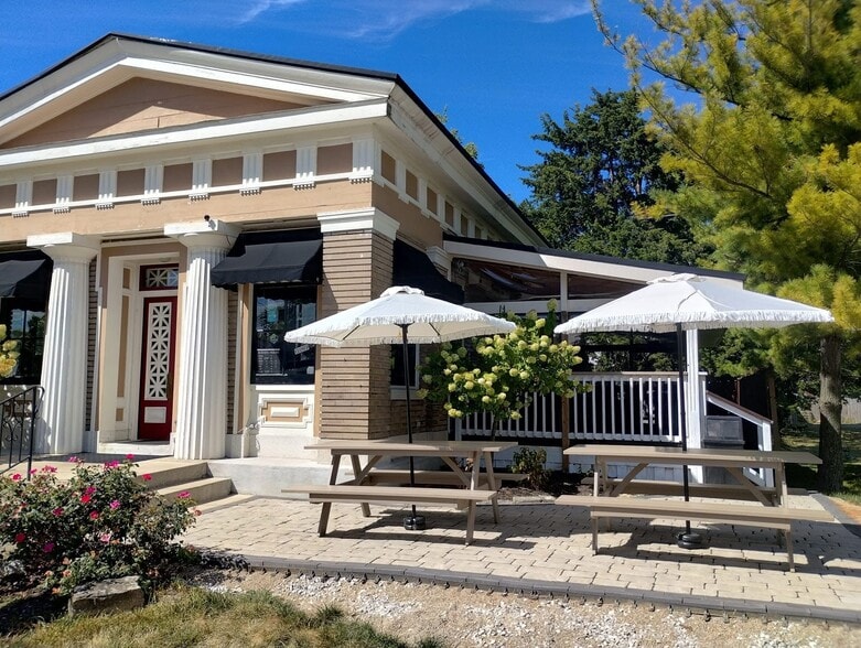 More Photos Of 123 E Main St, Verona Restaurant For Sale