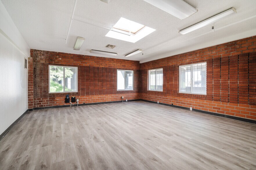More Photos Of 8647 San Fernando Rd, Sun Valley Warehouse For Lease