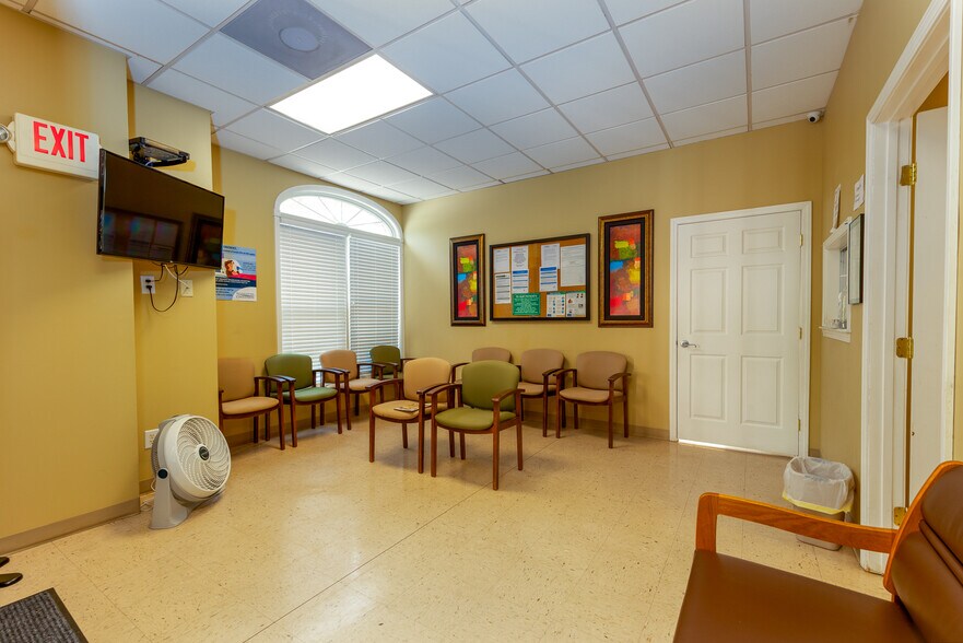 More Photos Of 111 Laurel Creek Rd Se, Calhoun Medical For Lease