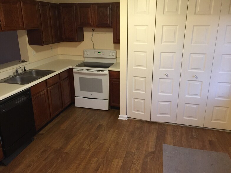 More Photos Of 1311 Village Views Dr, Glen Allen Apartments For Sale