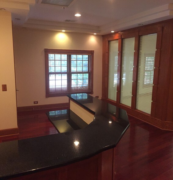More Photos Of 1421-1431 McHenry Rd, Buffalo Grove Office For Sale