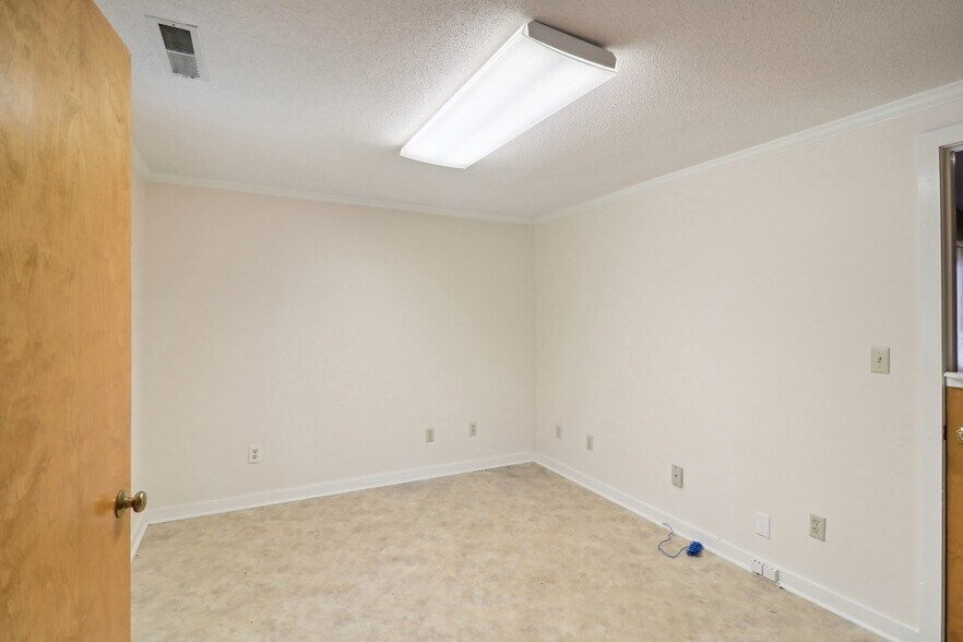 More Photos Of 1007 Carthage St, Sanford Medical For Sale