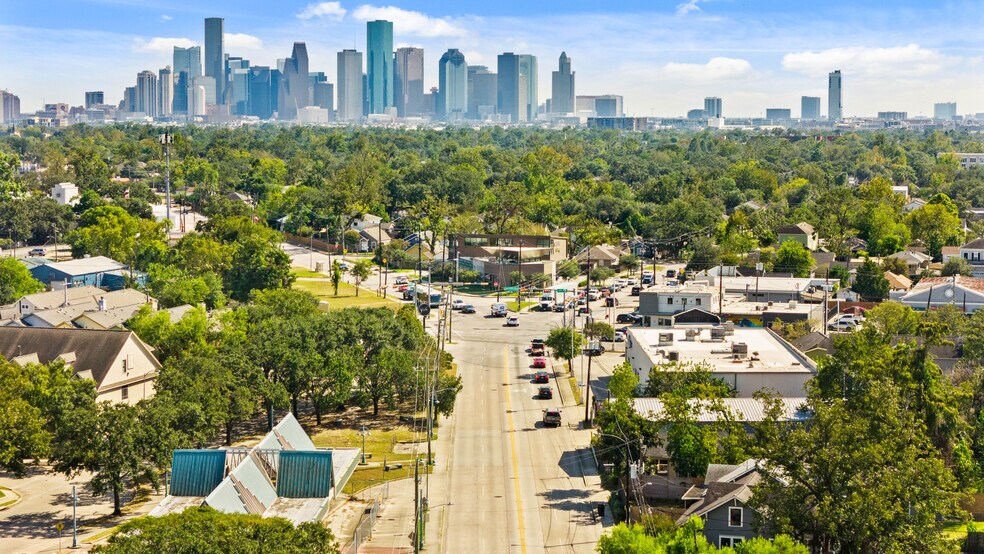 More Photos Of 6005 N Main St, Houston Office Residential For Sale