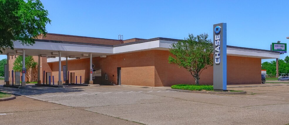 Primary Photo Of 1935 Airline Dr, Bossier City Bank For Sale