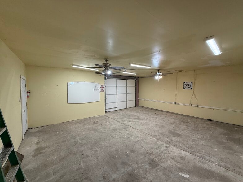 More Photos Of 2162 S Airport Dr, McKinney Industrial For Lease