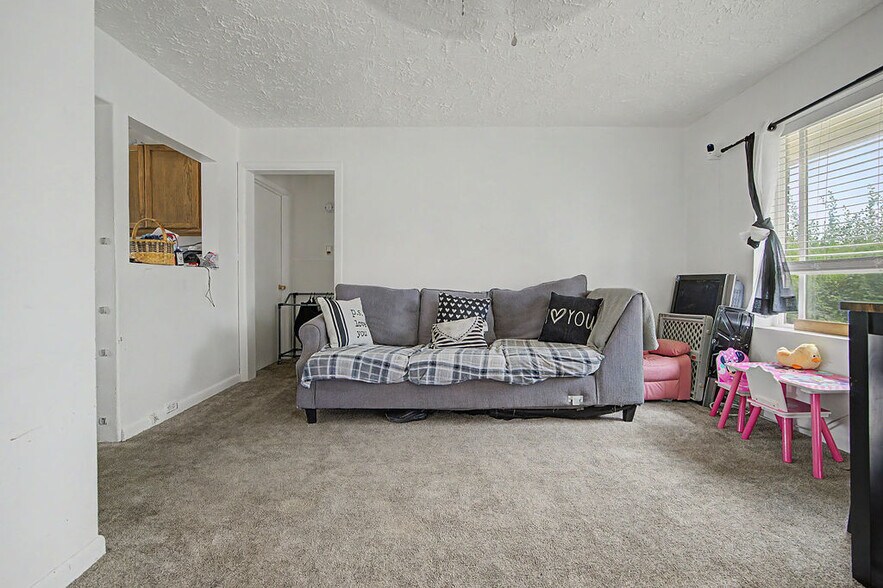 More Photos Of 630 W 6th St, Craig Apartments For Sale