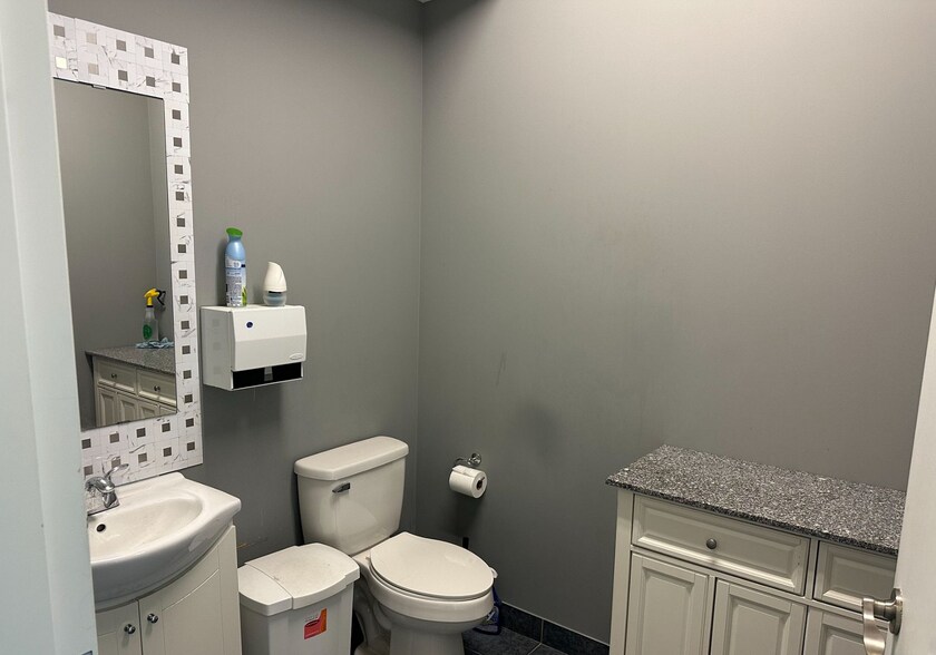 More Photos Of 8888 Keele St, Concord Warehouse For Lease