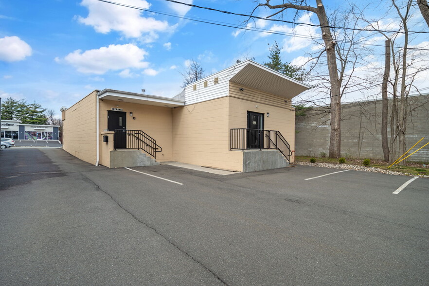 More Photos Of 687 New Loudon Rd, Latham Storefront For Sale