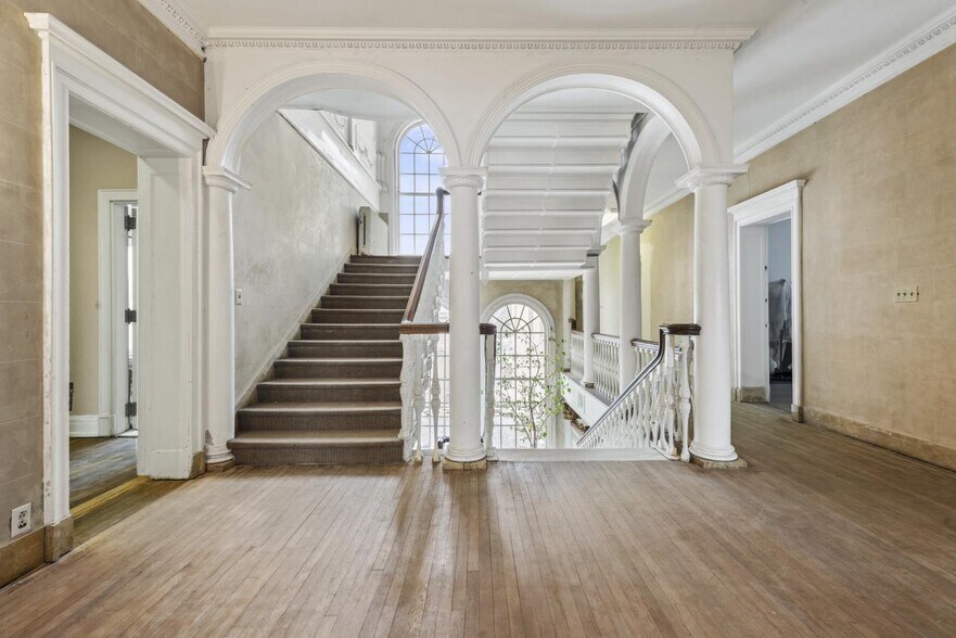 More Photos Of 8469 E Jefferson Ave, Detroit Office Residential For Sale