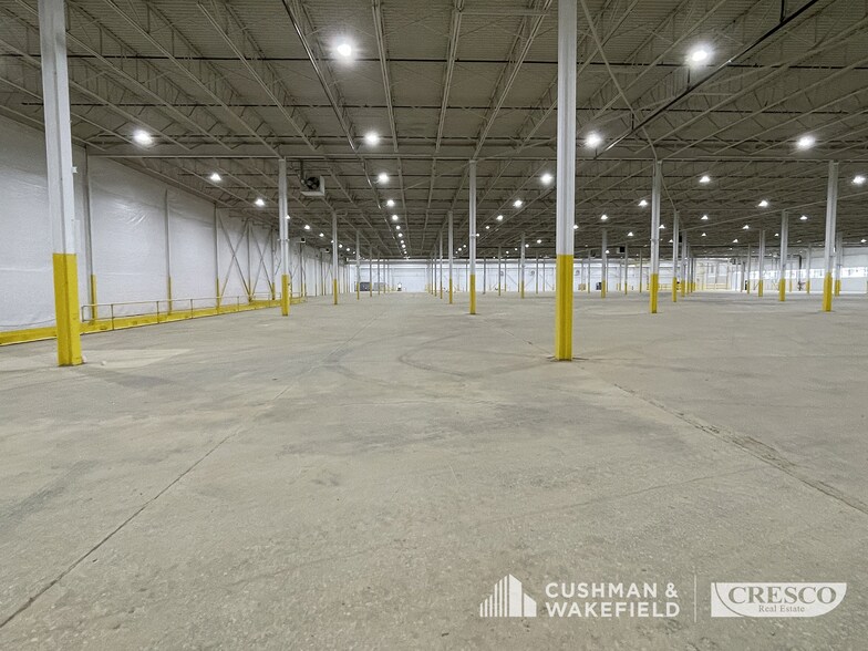 More Photos Of 700 Liverpool Dr, Valley City Manufacturing For Lease