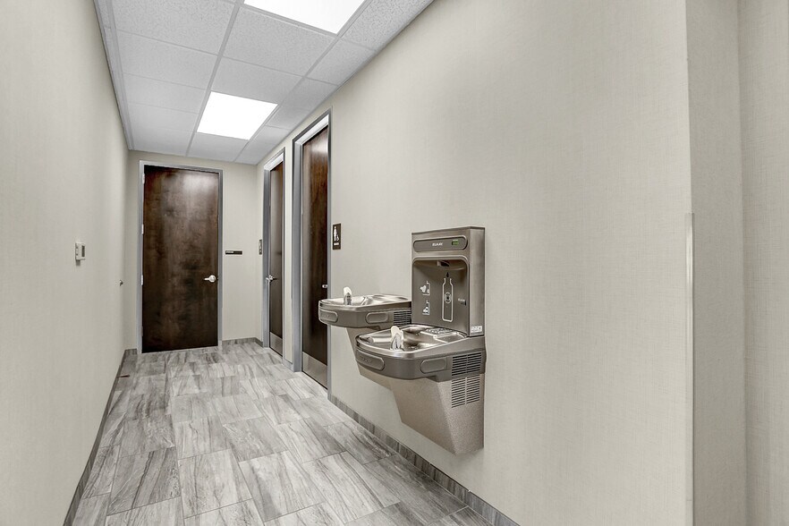 More Photos Of 5455 W 86th St, Indianapolis Office For Lease