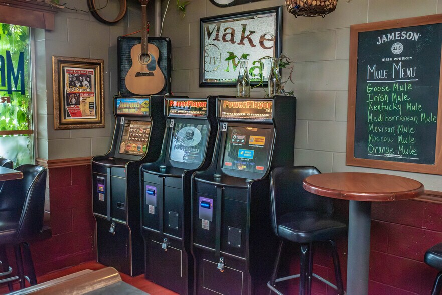 More Photos Of 205 Main St, Onalaska Specialty For Sale