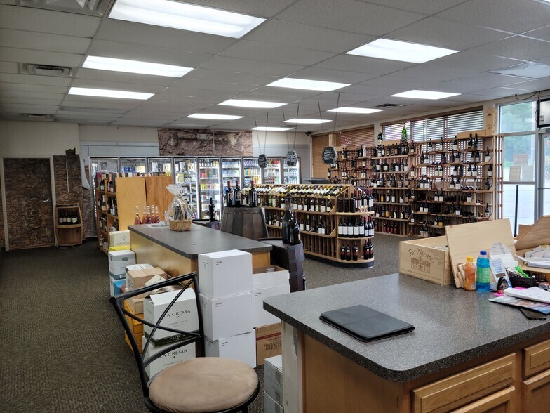 More Photos Of 8161 Camargo Rd, Cincinnati Freestanding For Sale