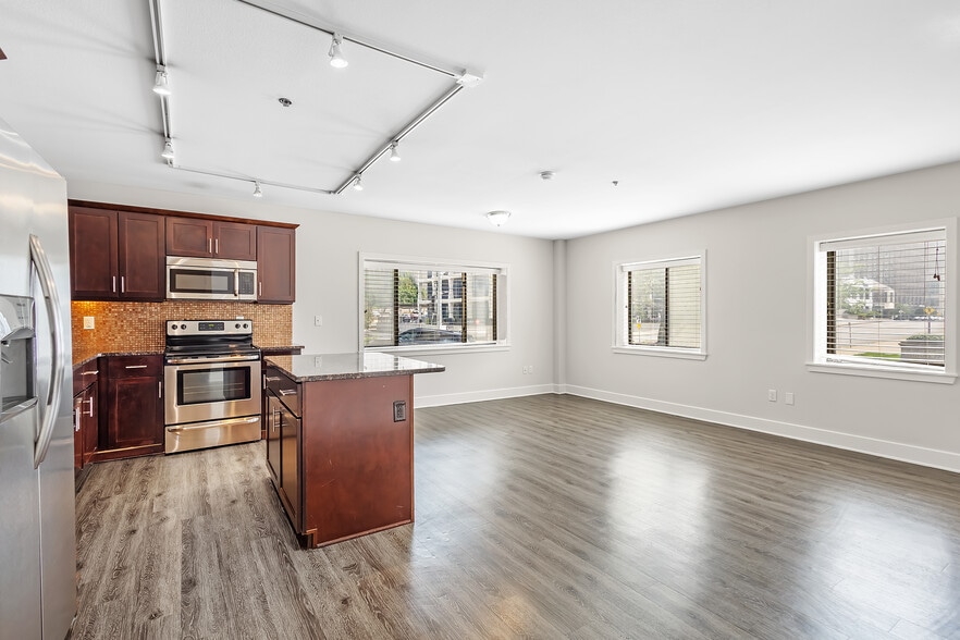 More Photos Of 4700 Roanoke Pky, Kansas City Apartments For Sale