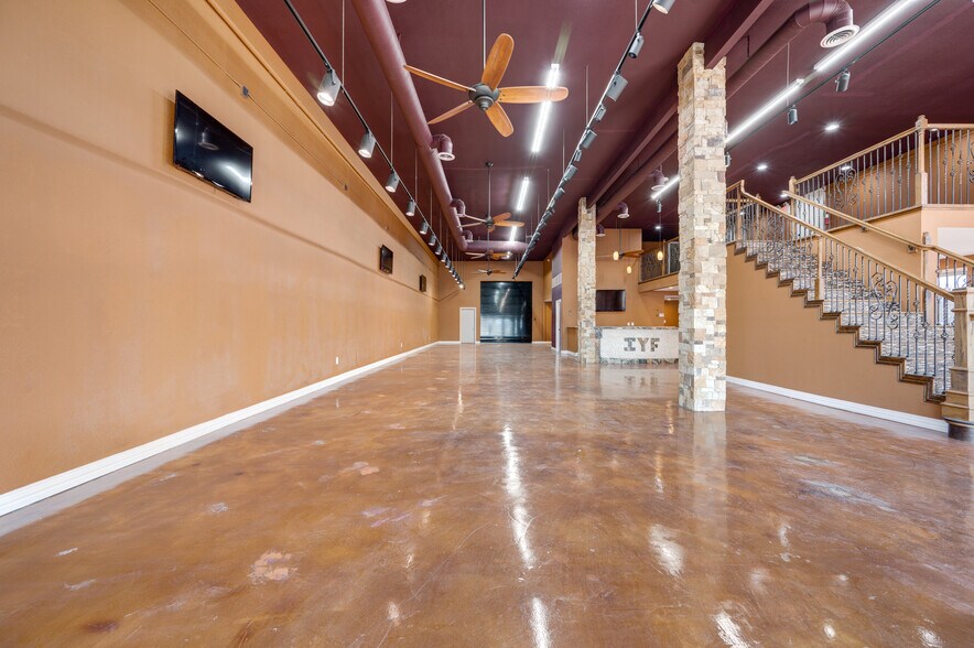 More Photos Of 7716 Davis Blvd, North Richland Hills Storefront For Lease