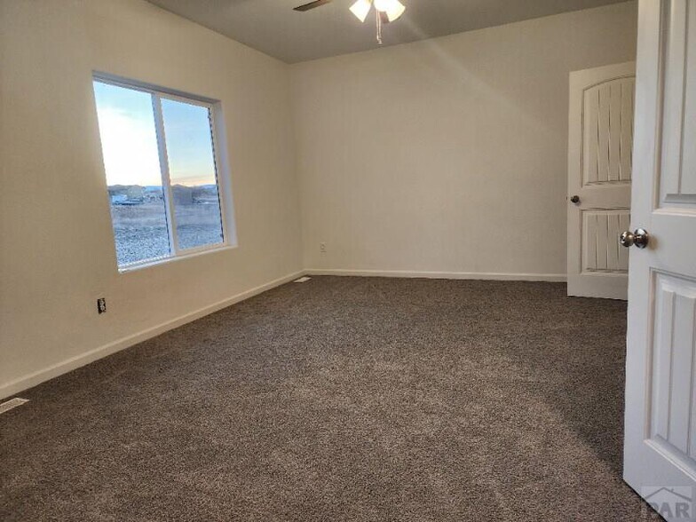 More Photos Of 710-712 E Hahns Peak Ave, Pueblo West Apartments For Sale