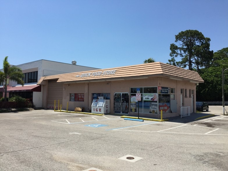 More Photos Of 3155 Clark Rd, Sarasota Restaurant For Sale