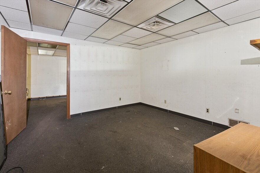 More Photos Of 211 Lee St, Saginaw Manufacturing For Sale