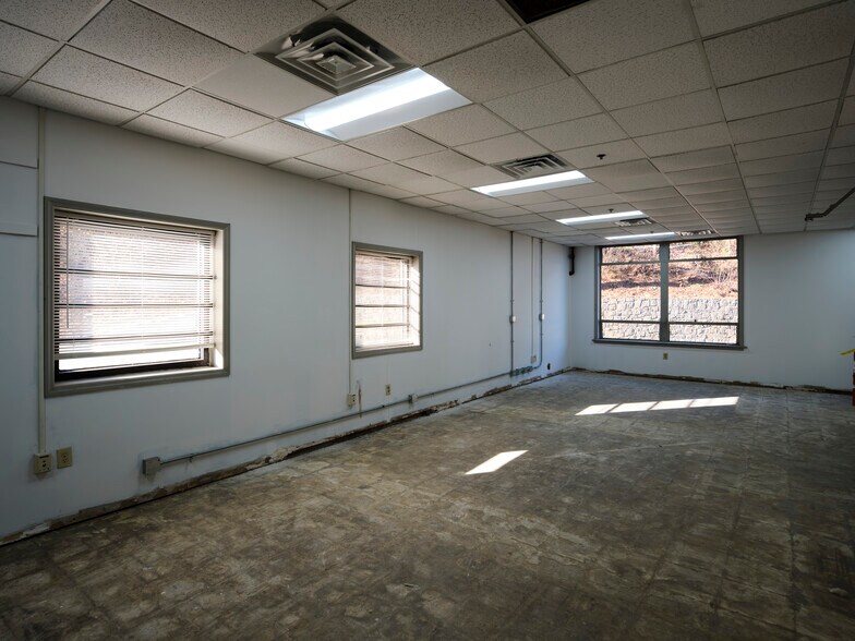 More Photos Of 3645 Oakcliff Rd, Doraville Warehouse For Sale