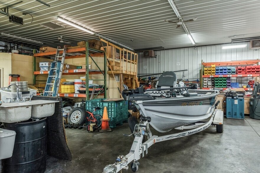 More Photos Of 114 Thomas Cir, Monticello Warehouse For Lease