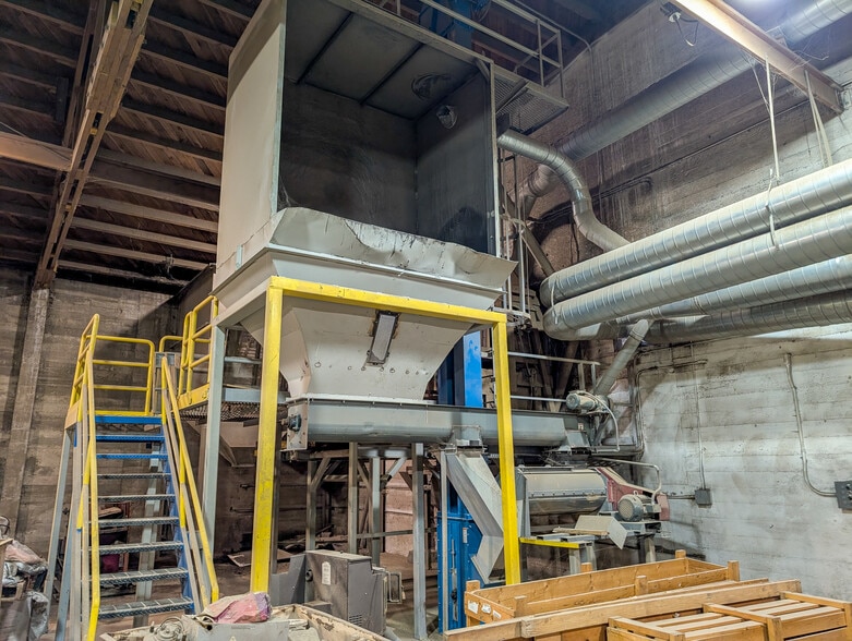 More Photos Of 1621 N Spruce St, La Grande Manufacturing For Sale