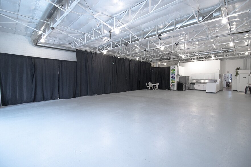 More Photos Of 1350 Chemical St, Dallas Light Manufacturing For Lease